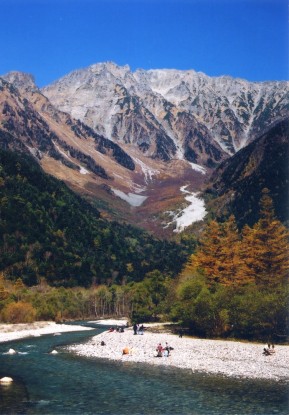 秋の上高地、梓川、穂高