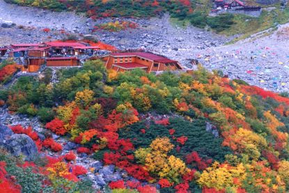 涸沢 涸沢ヒュッテ 涸沢小屋 ナナカマド 紅葉 秋