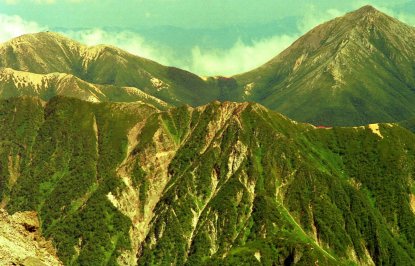 槍ヶ岳　槍の穂先から３６０度の絶景～常念山脈を望む