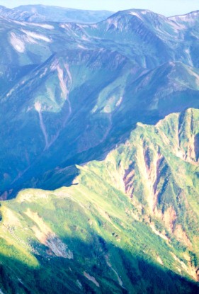 槍ヶ岳　槍の穂先から３６０度の絶景～常念山脈を望む