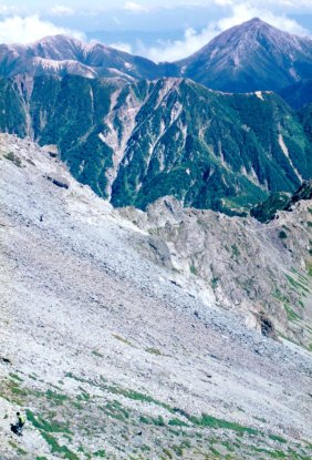 槍ヶ岳　槍の穂先から３６０度の絶景～常念山脈を望む